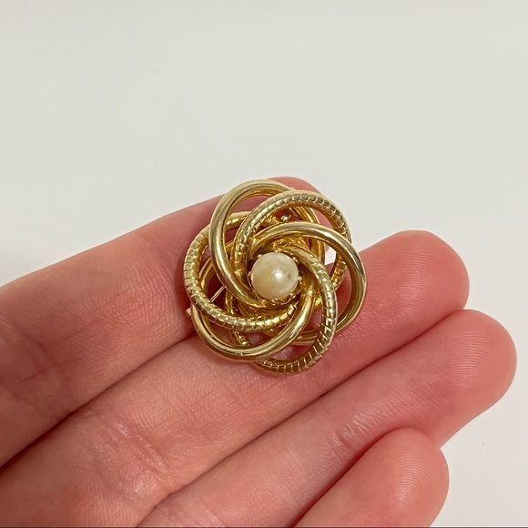 Vintage small gold colored brooch - Picture 6 of 6